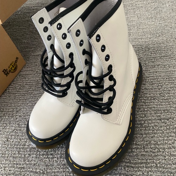 Women's Dr. Martens 1460 Boots White US 5 BRAND NEW - Picture 2 of 3